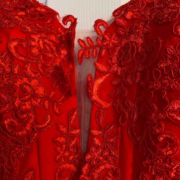 Red Mermaid Style Gown -Plus Free Surprise Gift 🎁 - Picture 7 of 16